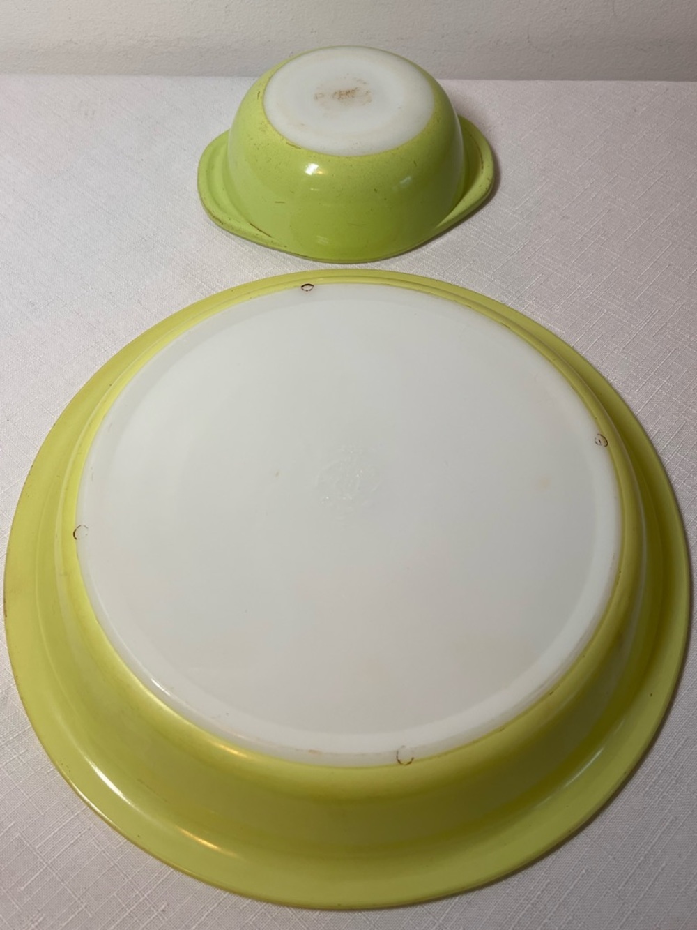 Pyrex Lemon-Lime pie plate and small bowl. Vintage MCM